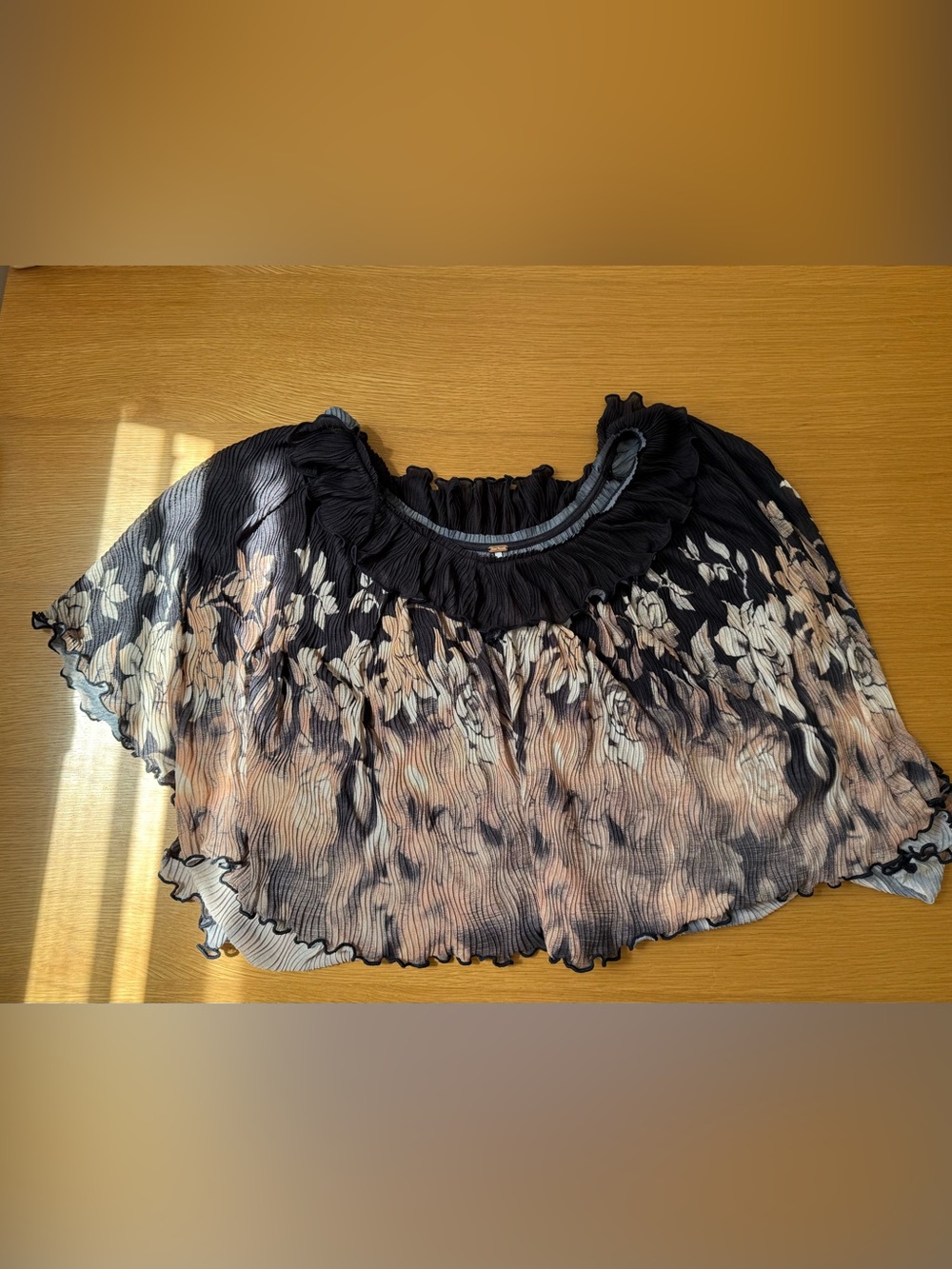 Free People Flora Cape Top - size medium - brand new condition - SOLD OUT!!